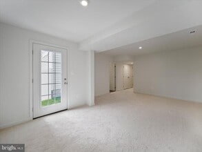 Building Photo - 266 Clifton Mnr