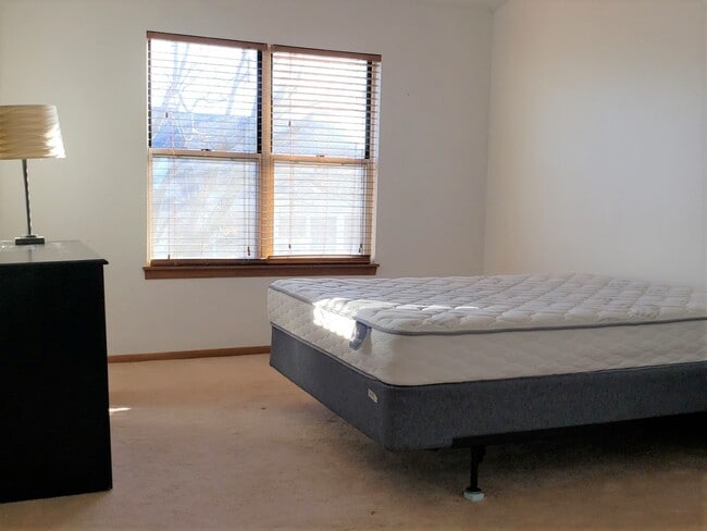 Building Photo - 107 Sumac Ln
