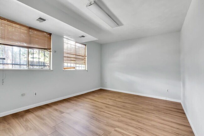 Building Photo - 4803 Dearborn St