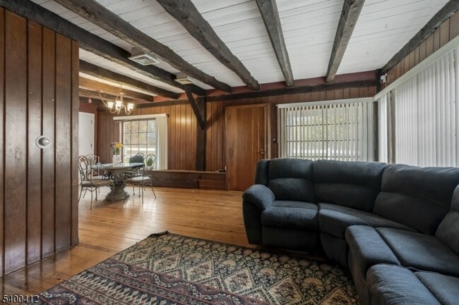 Building Photo - 423 Country Club Rd