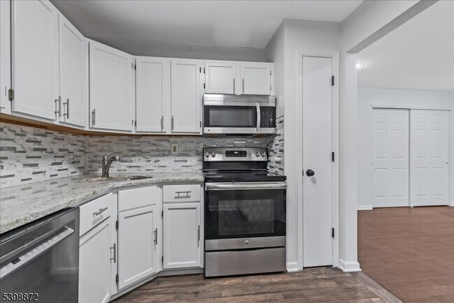 Building Photo - 56 Maple Ln