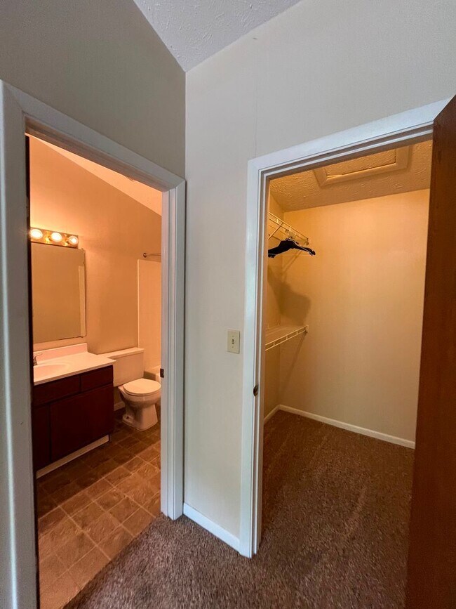 Building Photo - Beautiful 2BR/2BA Condo with Pool, Fitness Center & Private Balcony