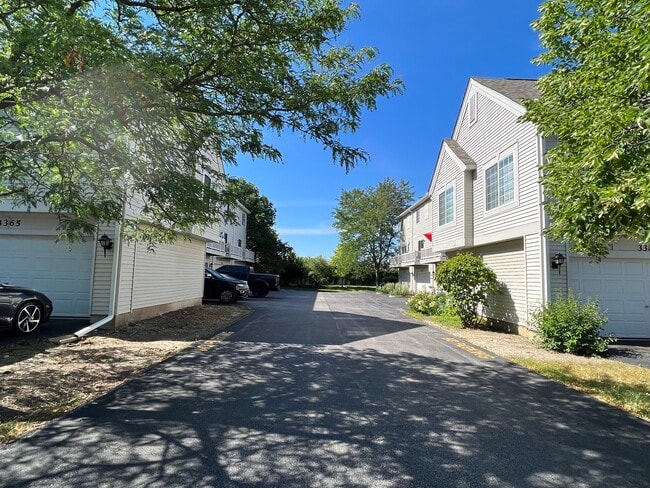 Building Photo - 3367 Ravinia Cir