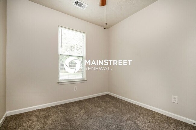 Building Photo - 4 Bedroom Pet-Friendly Home in LITHONIA, GA with Main Street Renewal