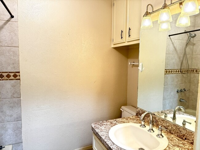 Building Photo - 2800 Shady Grove Dr