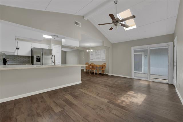 Building Photo - 1901 Vail Dr
