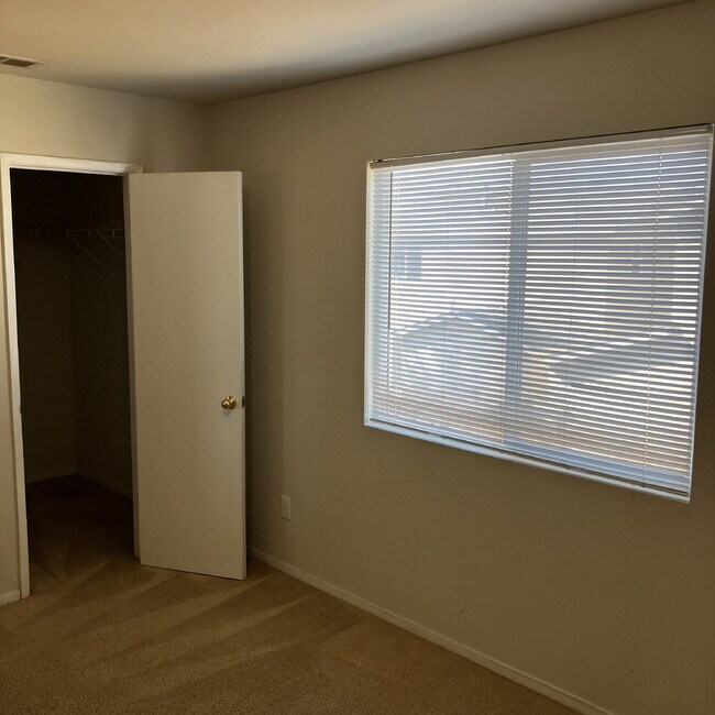 Building Photo - $500.00 OFF FIRST MONTH'S RENT!!!!! North ...