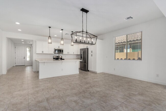 Building Photo - 14807 W Soft Wind Dr