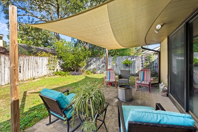 Building Photo - 206 Cedar Ridge Way