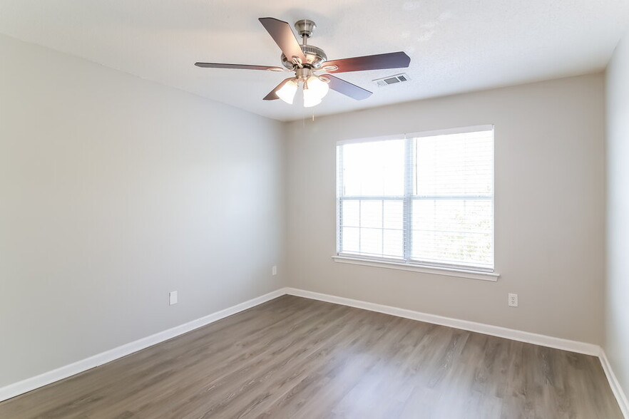 Building Photo - 206 Odyssey Turn NW