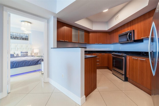 Building Photo - 16699 Collins Ave