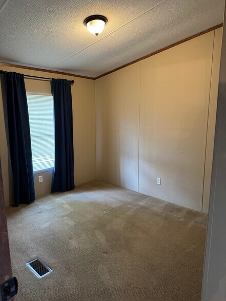 Building Photo - 5715 Bluebird St