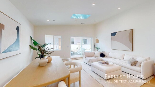 Building Photo - 6441 Satsuma Ave