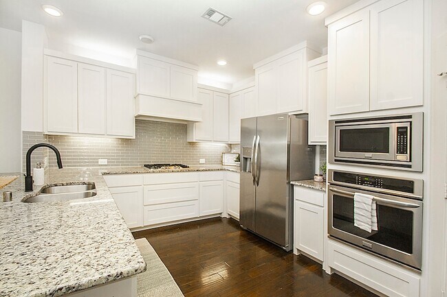 Building Photo - 432 Texas Dr