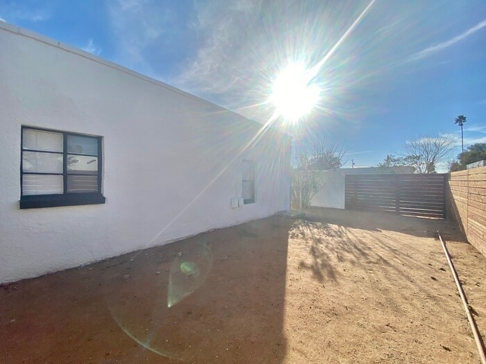 Building Photo - 2625 E Copper St