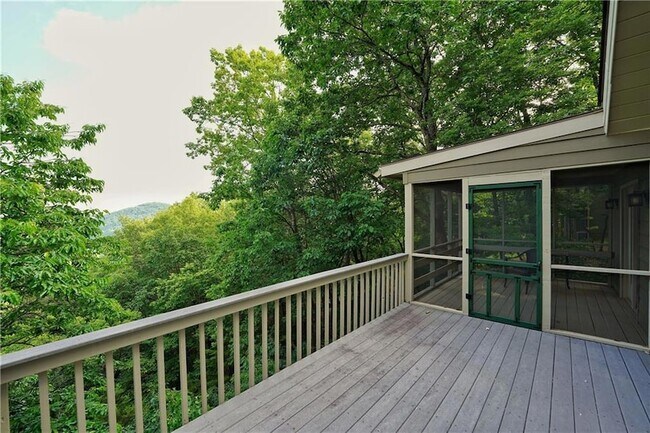 Building Photo - 127 Columbine Dr