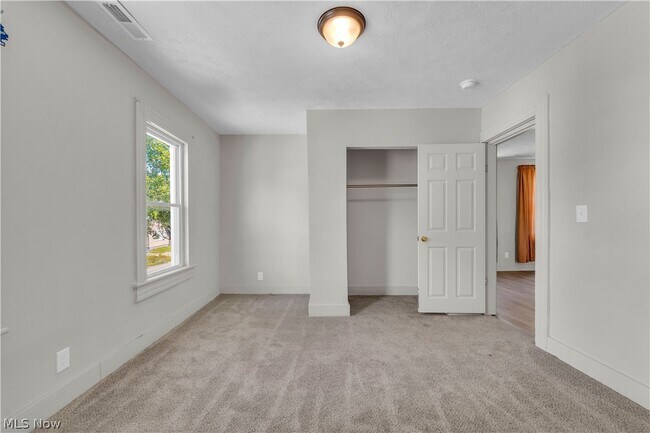 Building Photo - 3187 W 44th St
