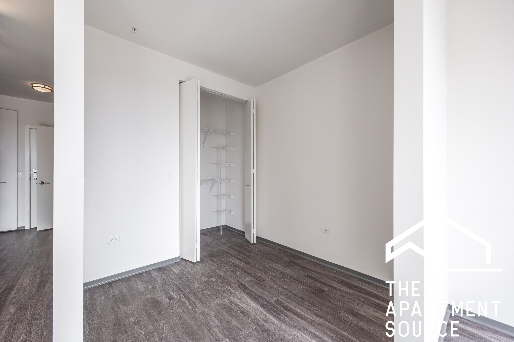 Building Photo - 2340 N California Ave