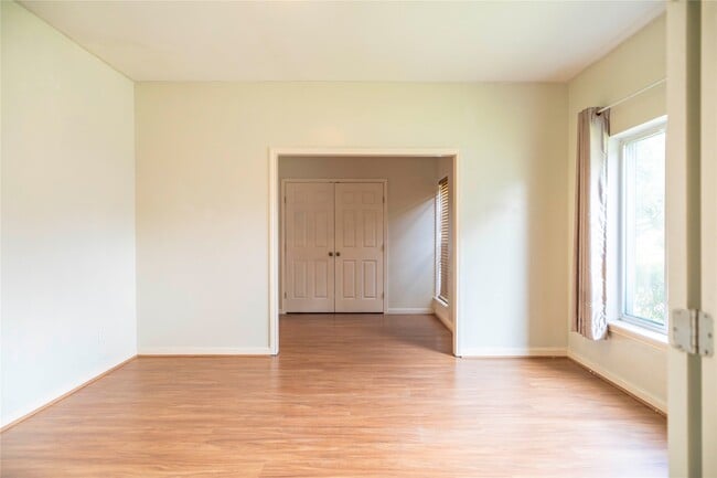 Building Photo - 8819 Hazen St