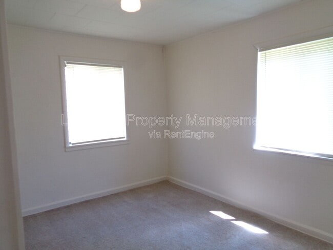 Building Photo - 621 Washburn Ave