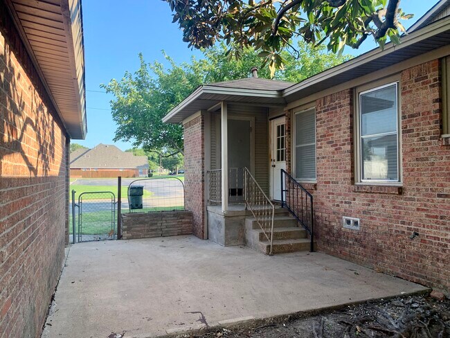 Building Photo - 226 Tolbert Ave