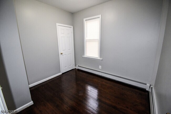 Building Photo - 684 S 20th St