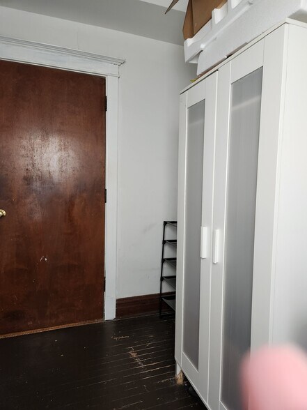 Entry Door and landing - 3556 W Medill Ave