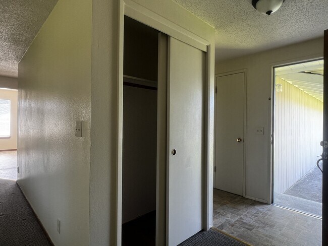 Building Photo - 3211 Alice Ave