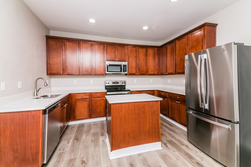 Building Photo - 3501 Pinkham Way