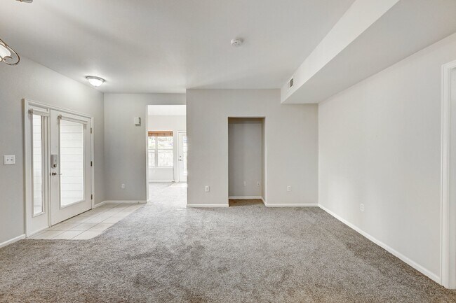 Building Photo - $1,950.00 - 2 Beds, 2 Bath, Condo in Auror...