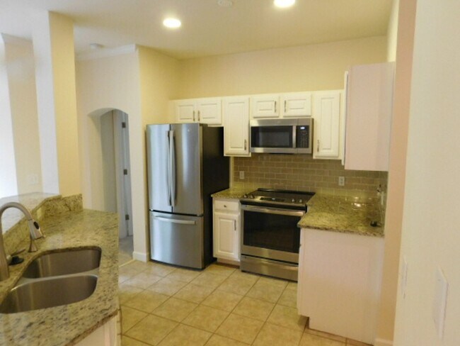 Building Photo - Two Bedroom Townhome In The Preserve