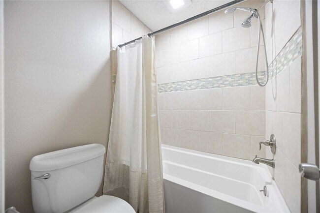 Building Photo - 2325 W Settler's Way