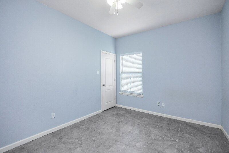 Building Photo - 1650 Clare Dr