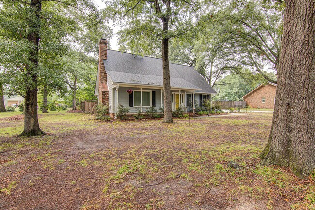 Building Photo - 2315 Treetop Ln