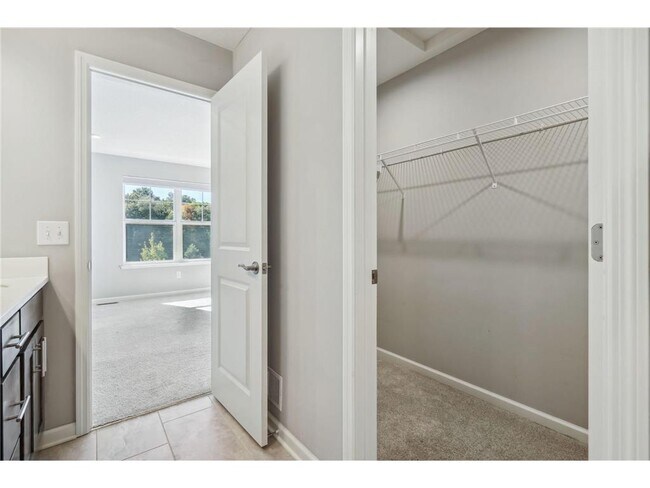 Building Photo - 6993 Huckleberry Dr