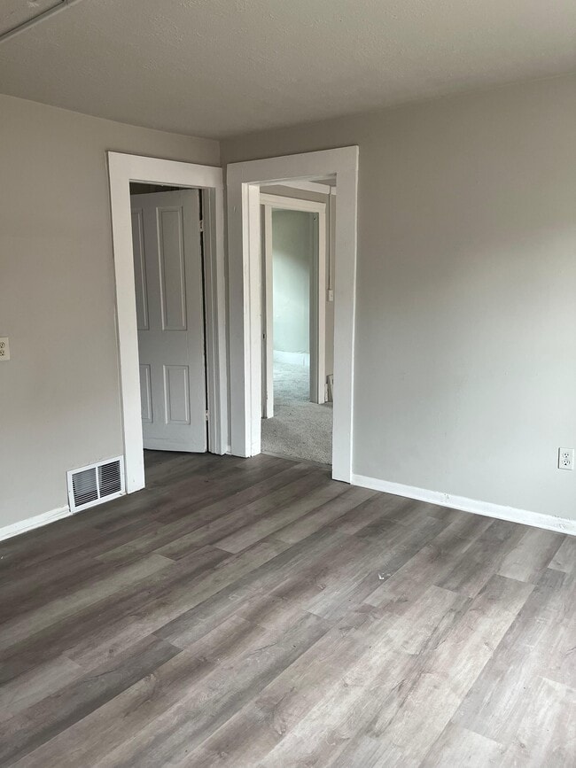 Building Photo - 3701 E 69