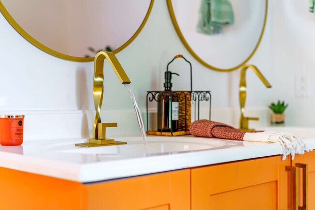 Building Photo - 98 Brickel St