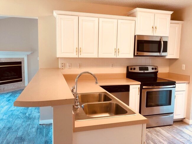 Building Photo - 1085 Forest Lake Terrace