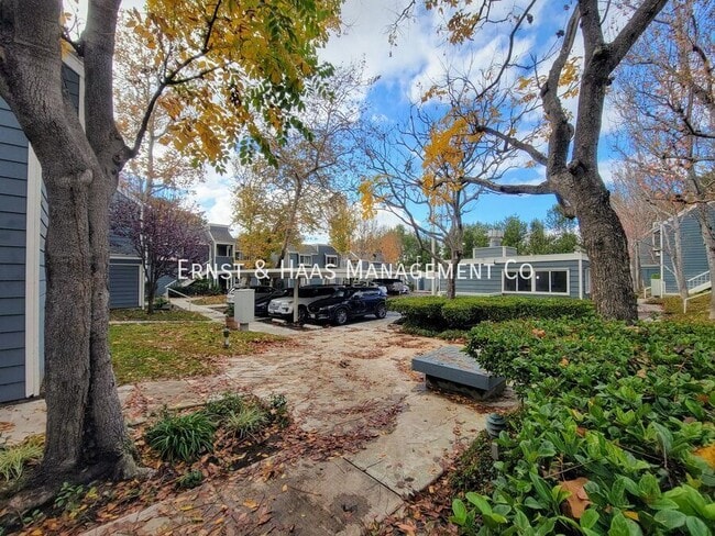 Building Photo - 6020 Bixby Village Dr