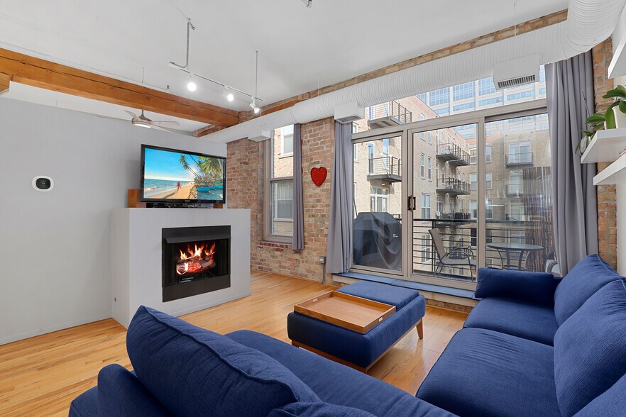 Cozy gas fireplace and smart thermometer - 417 S Jefferson St