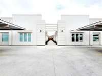 Building Photo - 16 Las Vistas Ln
