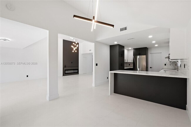 Building Photo - 1543 SW 1st Ave
