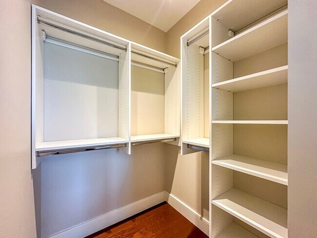 Building Photo - 25 Stonehaven Dr