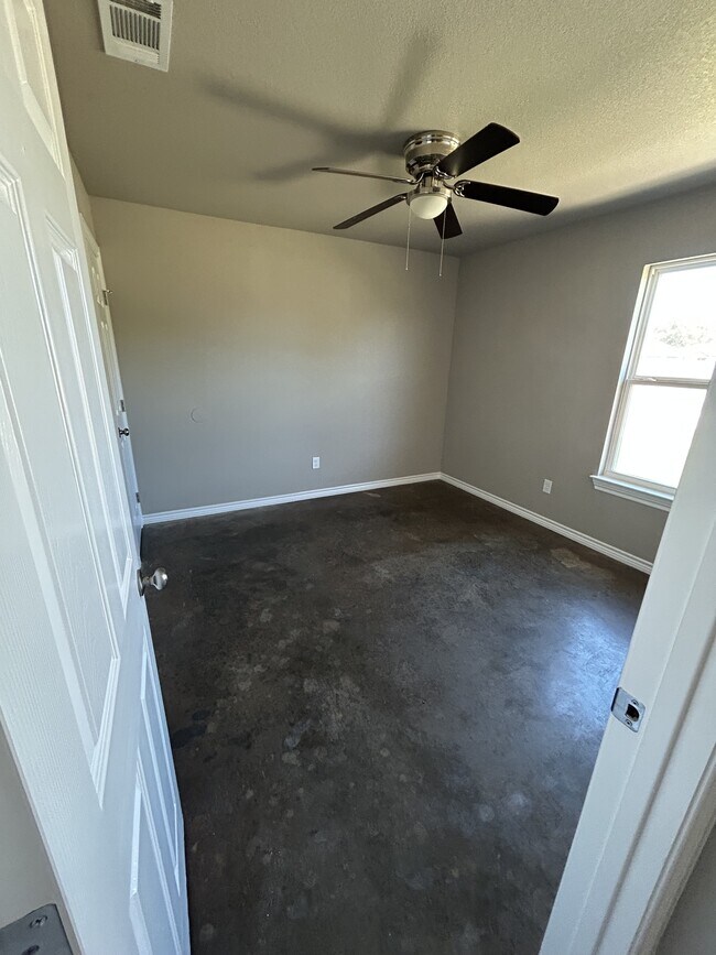 Building Photo - 113 Quail Meadows Dr