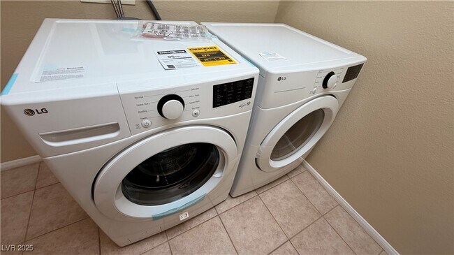 Building Photo - 3846 Waynesvill St