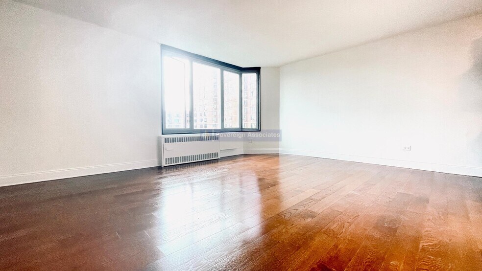 Primary Photo - 3333 Broadway