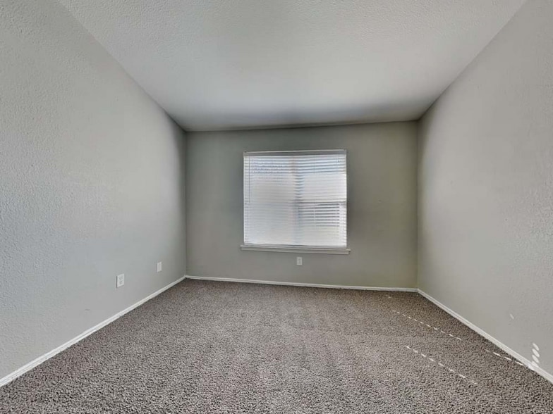 Building Photo - 201 Kalmia Dr