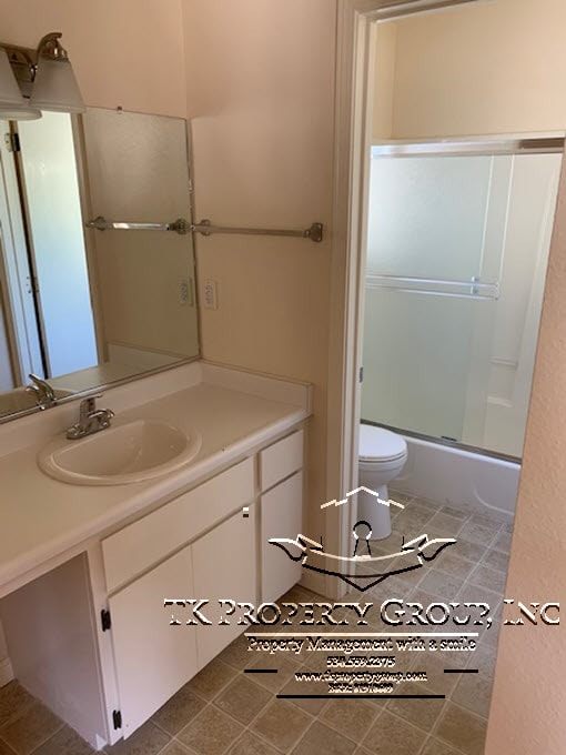 Building Photo - 1335 Oak Ridge Dr