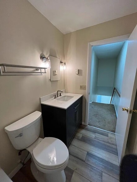 Bath from Tub - O1 Grandview Dr