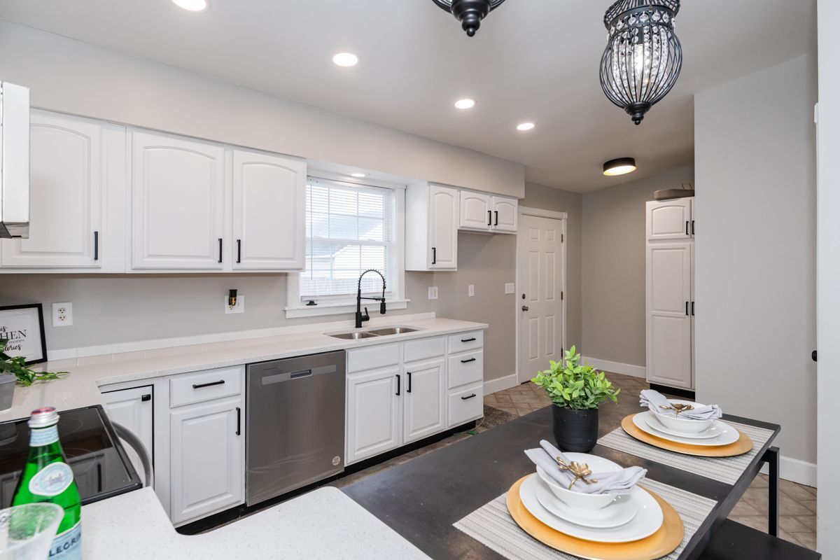 Building Photo - 130 Mound St